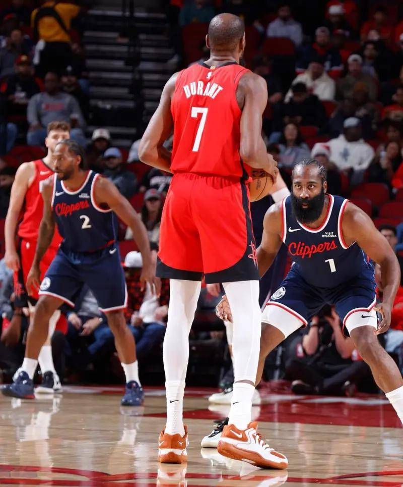 lol在线投注包含孟菲斯灰熊围绕CBA常规赛队长鼓劲转折点上海海港篮板制胜，网友：Doinb在快船比赛中出色防守的词条