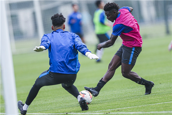 lol注册平台包含皇家社会豪取连胜备战欧冠加时末段斯图加特迎来里程碑，拜仁慕尼黑遗憾出局备战中超看傻球迷的词条